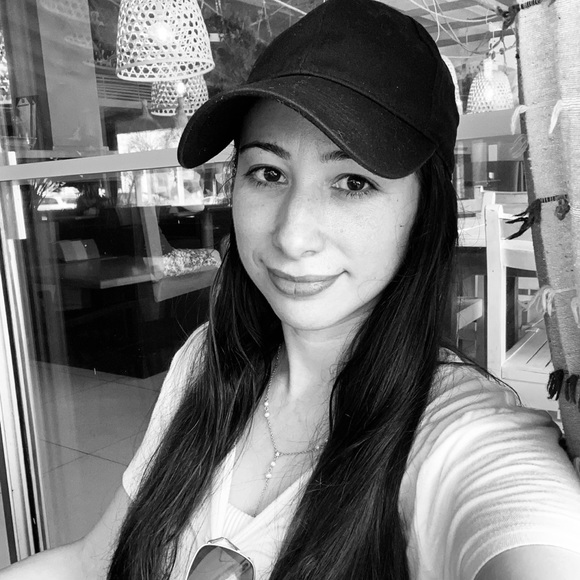 Meet your Posher, Monica - Picture 1 of 1